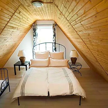 U Goni Lodge *